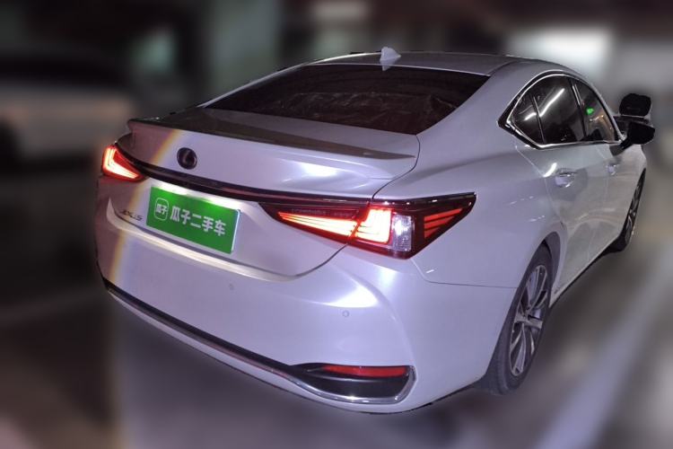 Used Lexus ES  Rear Right 45 Deg