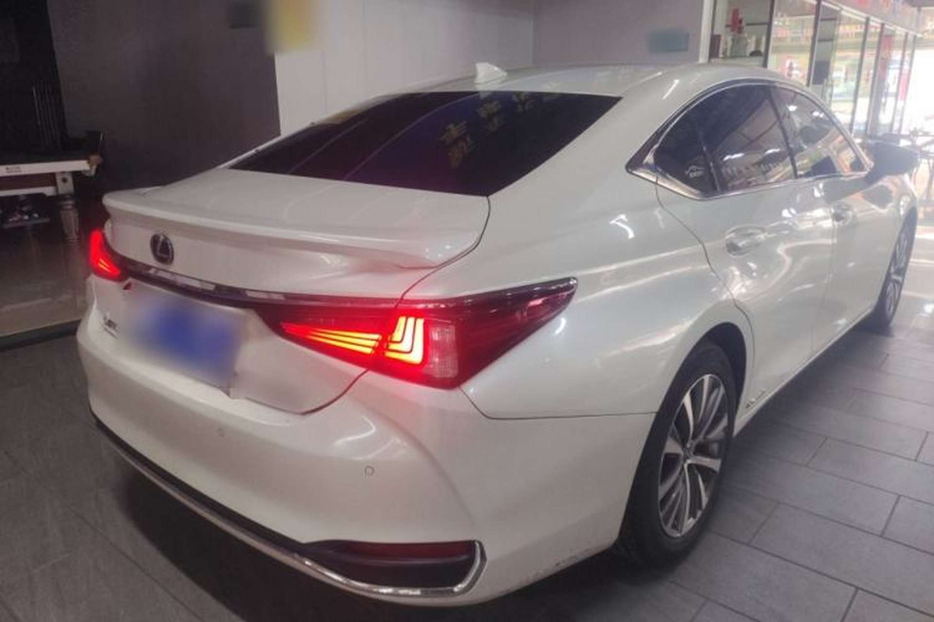 Used Lexus ES 2020 300h Premier Edition Rear Right 45 Deg