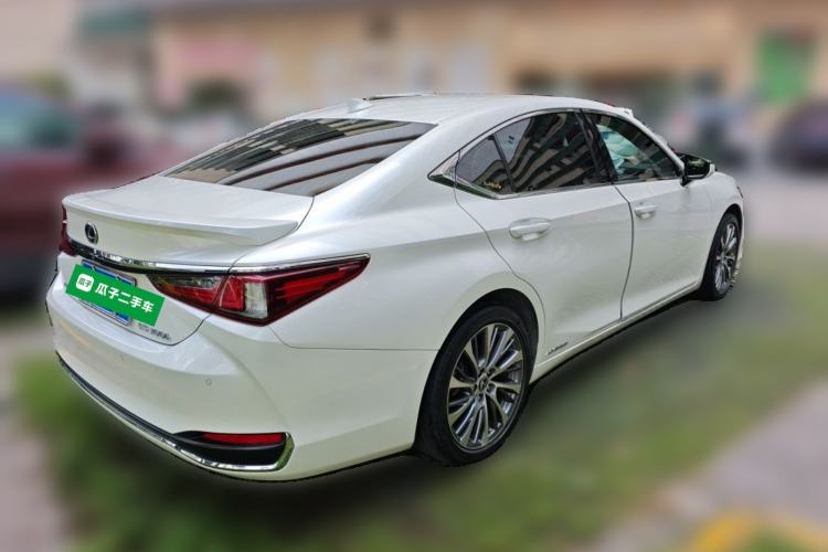 Used Lexus ES 2020 300h Deluxe Edition Rear Right 45 Deg