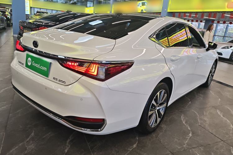 Used Lexus ES 2020 200 Excellence Edition Rear Right 45 Deg