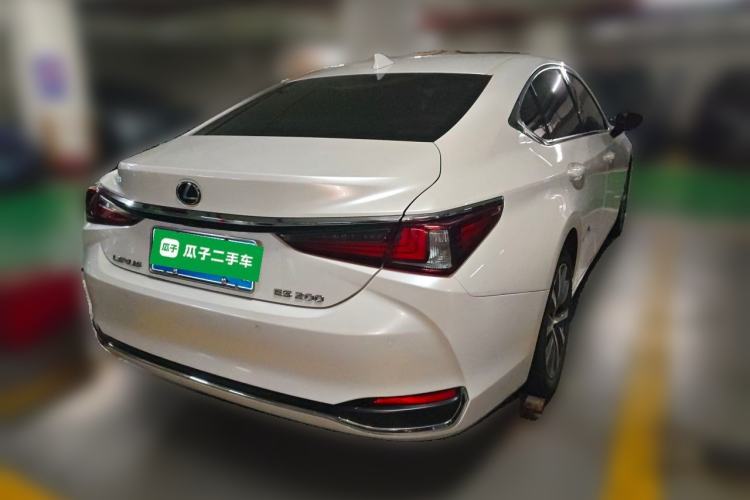 Used Lexus ES 2020 200 Luxury Edition Rear Right 45 Deg