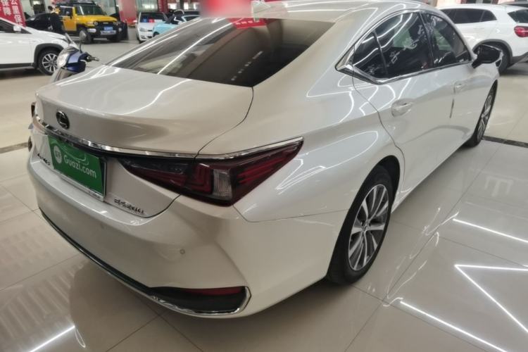 Used Lexus ES 2020 200 Luxury Edition Rear Right 45 Deg