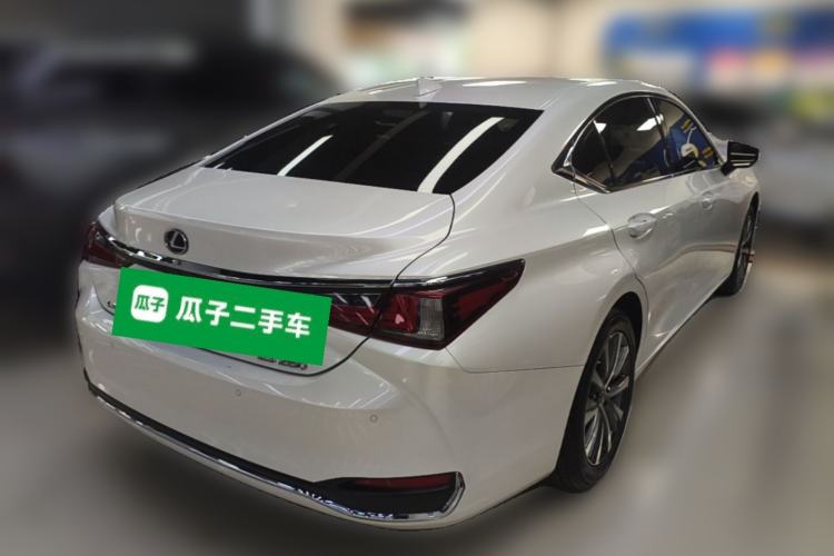 Used Lexus ES 2020 200 Excellence Edition Rear Right 45 Deg