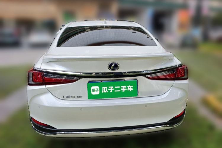 Used Lexus ES 2020 300h Deluxe Edition Rear