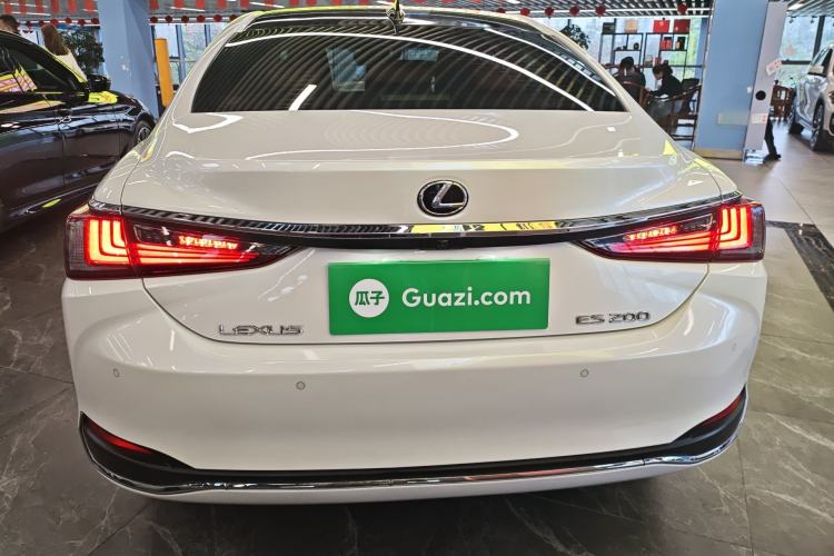 Used Lexus ES 2020 200 Excellence Edition Rear
