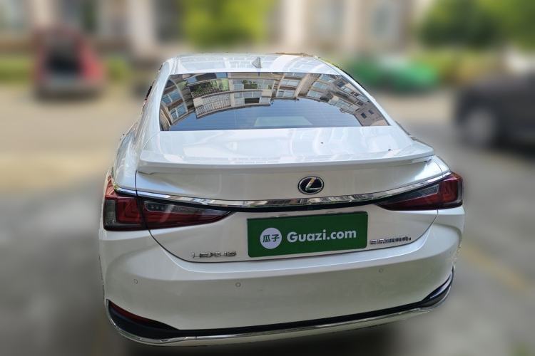 Used Lexus ES 2020 300h Deluxe Edition Rear