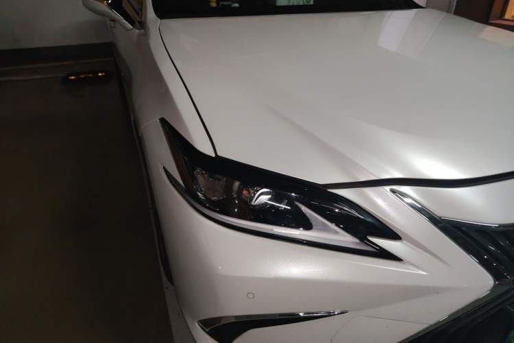 Used Lexus ES 2020 300h Premier Edition Right Front Headlight
