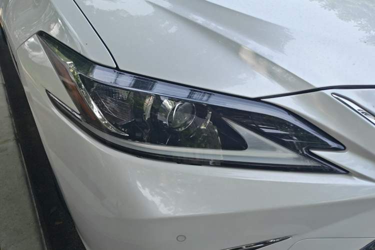 Used Lexus ES 2020 300h Premier Edition Right Front Headlight