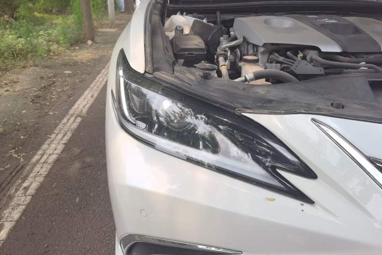 Used Lexus ES 2020 300h Premier Edition Right Front Headlight