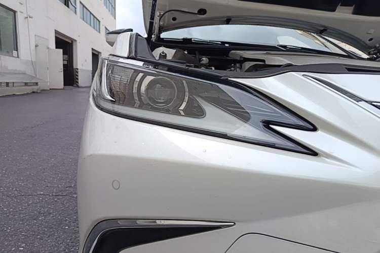 Used Lexus ES 2020 200 Excellence Edition Right Front Headlight
