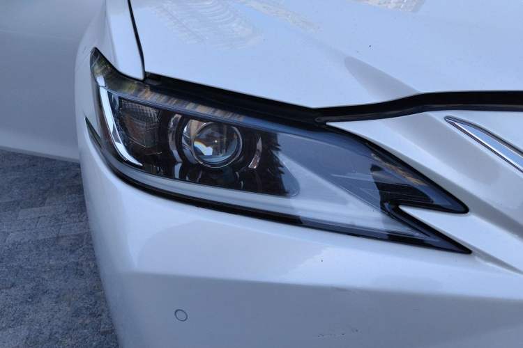 Used Lexus ES 2020 300h Premier Edition Right Front Headlight