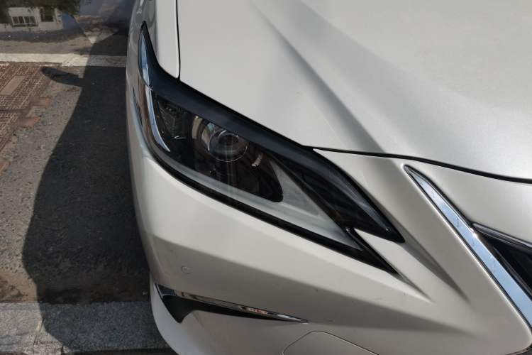 Used Lexus ES 2020 300h Premier Edition Right Front Headlight