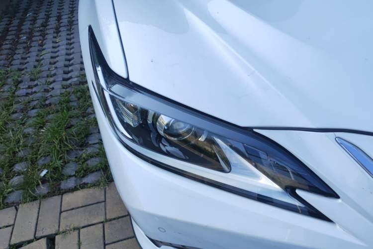 Used Lexus ES 2020 300h Premier Edition Right Front Headlight