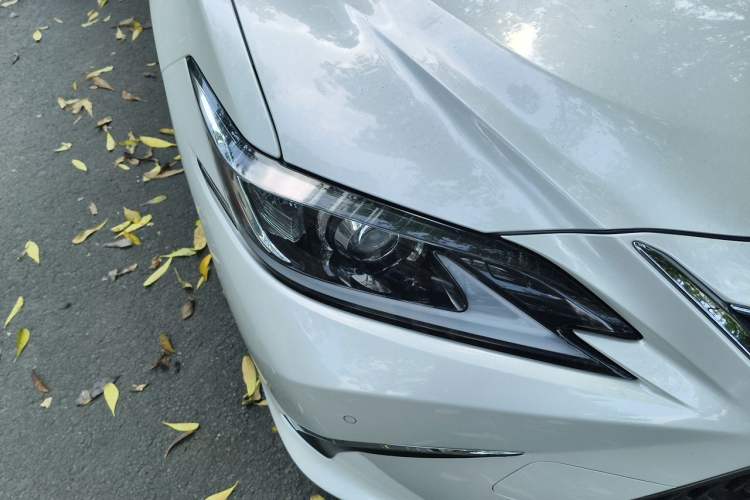 Used Lexus ES 2020 300h Premier Edition Right Front Headlight