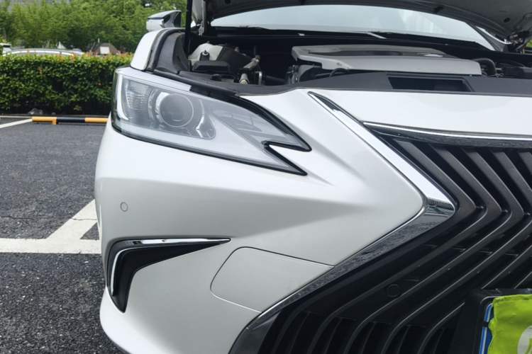 Used Lexus ES 2020 200 Excellence Edition Right Front Headlight