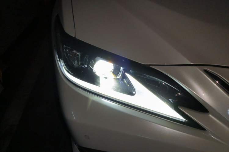 Used Lexus ES 2020 300h Premier Edition Right Front Headlight