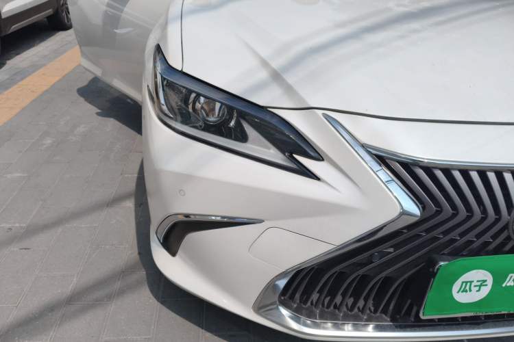 Used Lexus ES 2020 300h Premier Edition Right Front Headlight