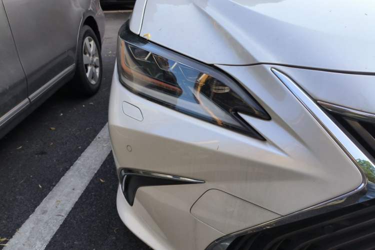 Used Lexus ES 2020 300h Premium Edition Right Front Headlight
