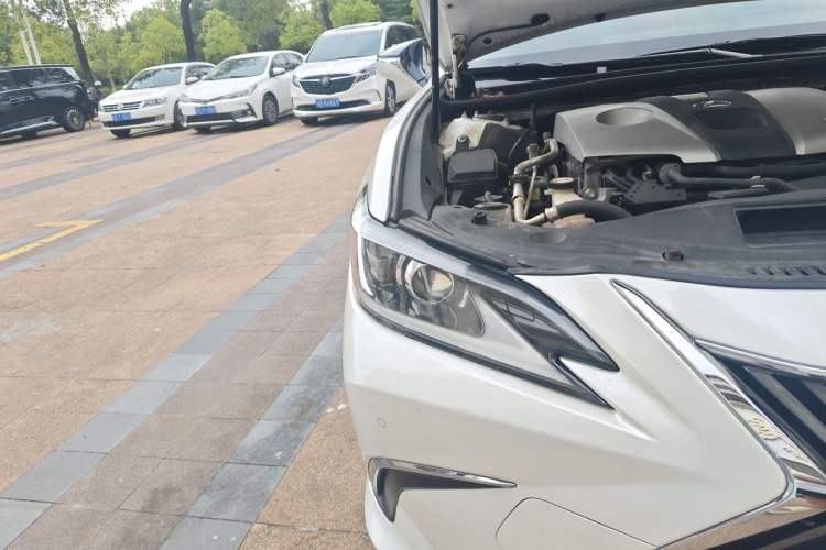 Used Lexus ES 2020 300h Premier Edition Right Front Headlight