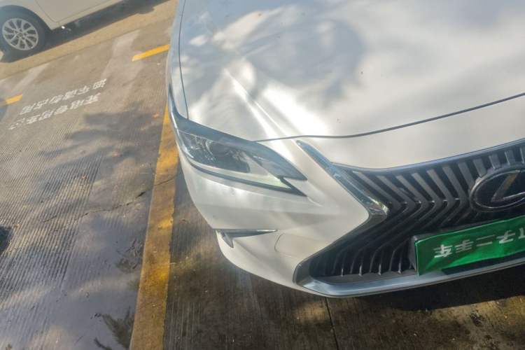 Used Lexus ES 2020 300h Premier Edition Right Front Headlight