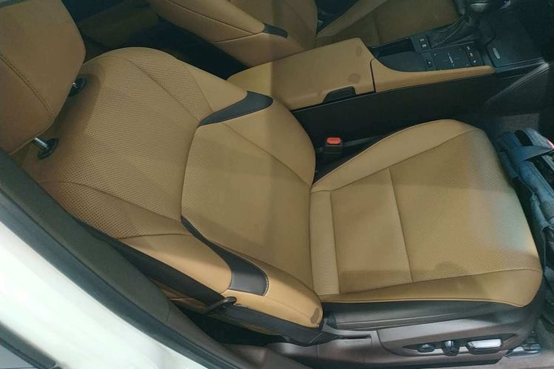 Used Lexus ES 2020 300h Premier Edition Right Front Seat