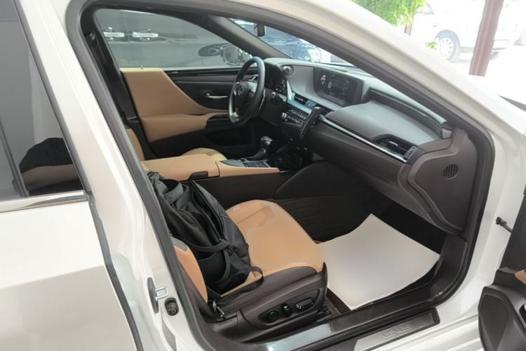 Used Lexus ES 2020 200 Excellence Edition Right Front Seat