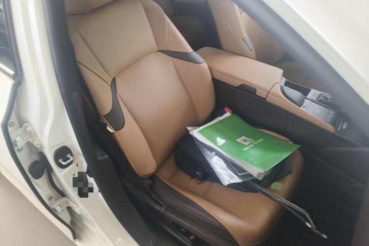 Used Lexus ES 2020 300h Premier Edition Right Front Seat