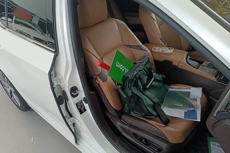 Used Lexus ES 2020 300h Premier Edition Right Front Seat