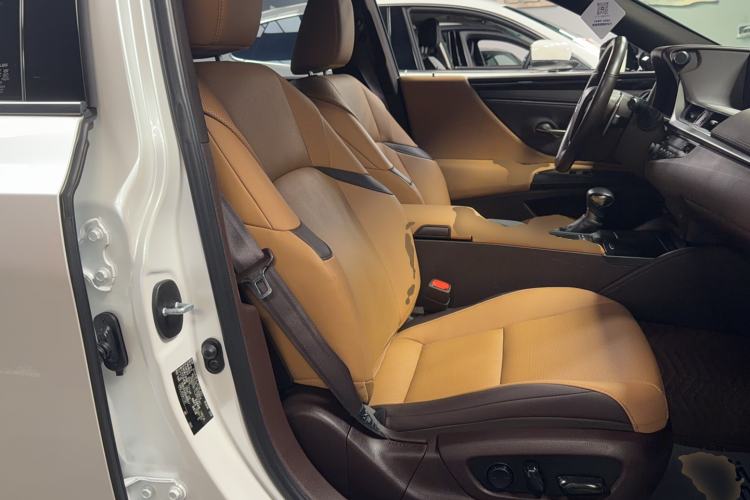 Used Lexus ES 2020 200 Excellence Edition Right Front Seat