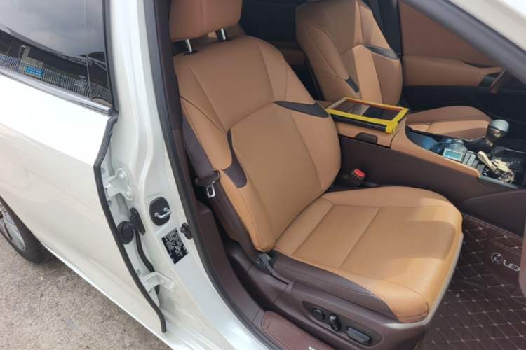 Used Lexus ES 2020 200 Excellence Edition Right Front Seat
