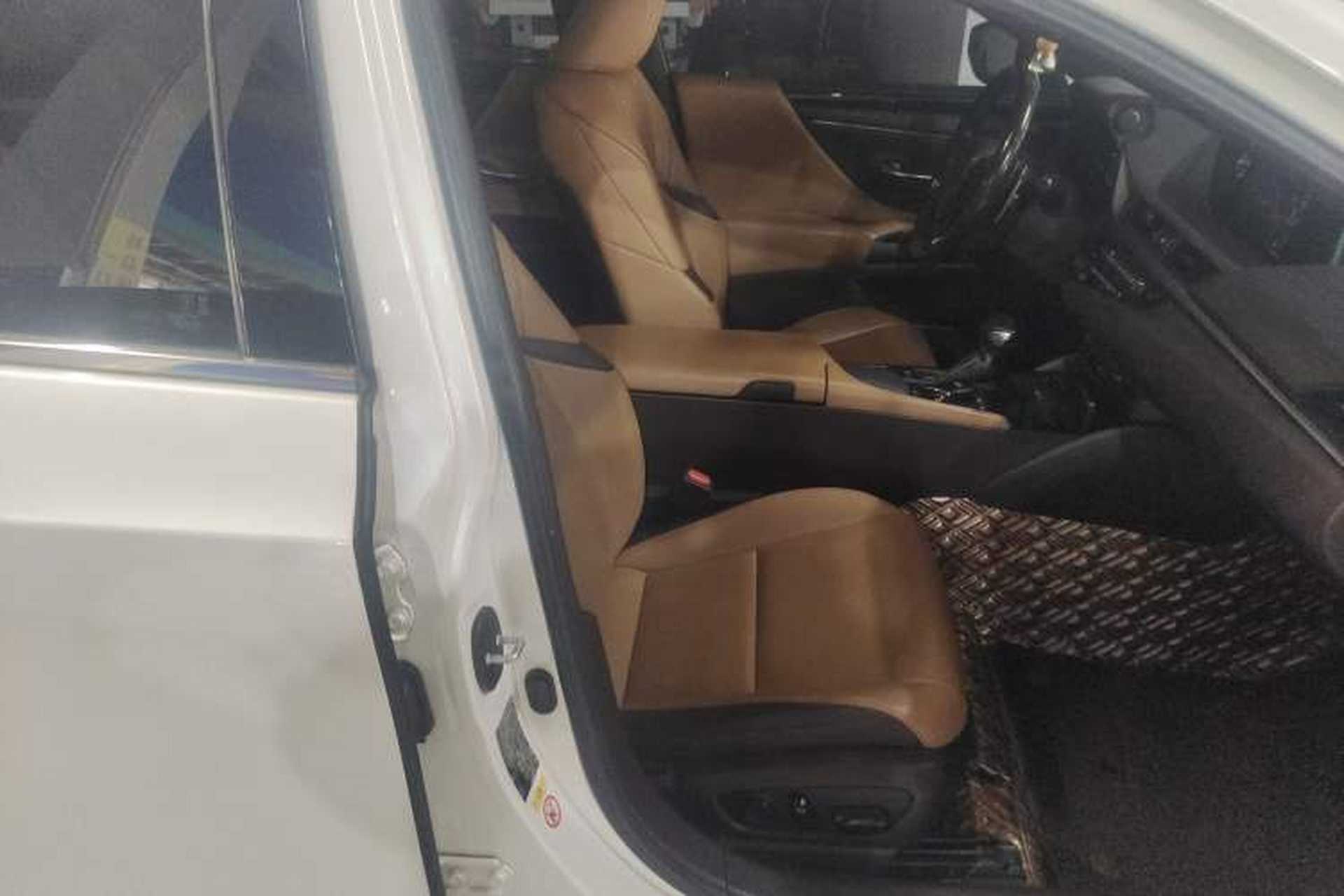 Used Lexus ES 2020 300h Premier Edition Right Front Seat