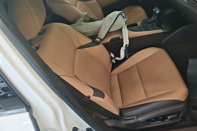 Used Lexus ES 2020 200 Excellence Edition Right Front Seat