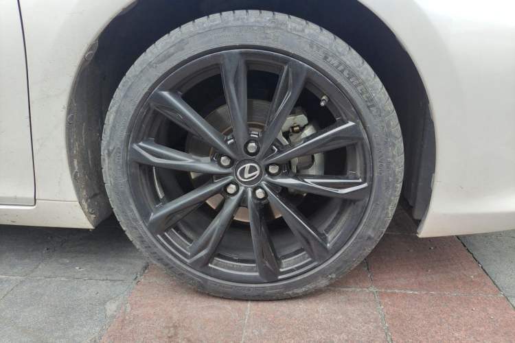 Used Lexus ES 2020 200 Luxury Edition Right Front Wheel Hub