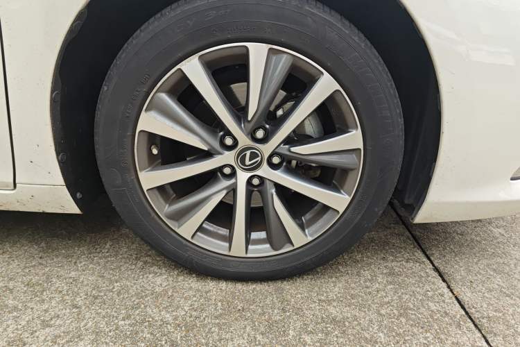 Used Lexus ES 2020 200 Excellence Edition Right Front Wheel Hub