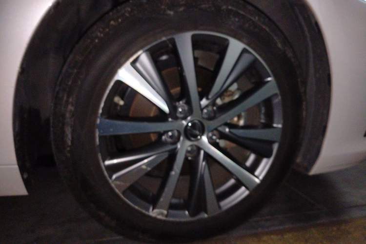 Used Lexus ES 2020 200 Excellence Edition Right Front Wheel Hub