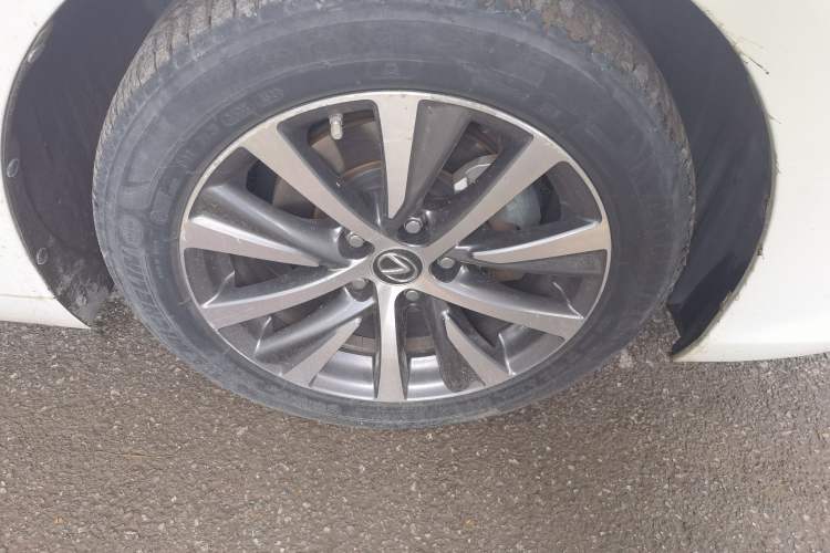 Used Lexus ES 2020 300h Premier Edition Right Front Wheel Hub