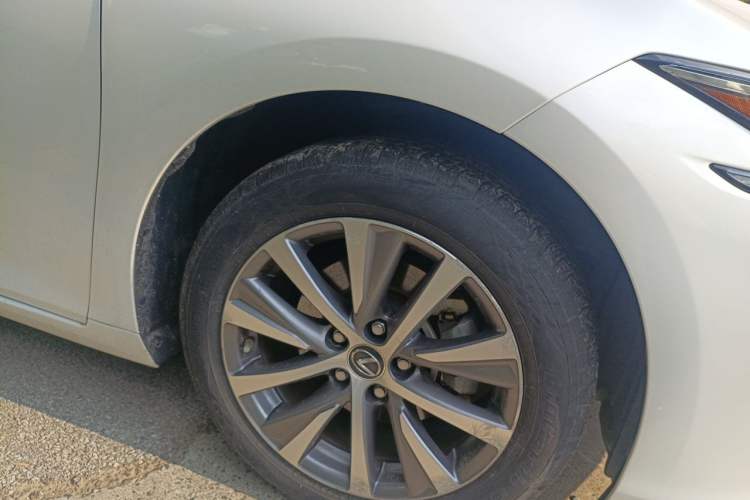 Used Lexus ES 2020 200 Excellence Edition Right Front Wheel Hub