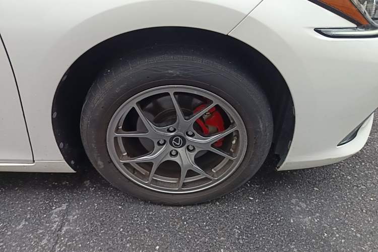 Used Lexus ES 2020 200 Excellence Edition Right Front Wheel Hub