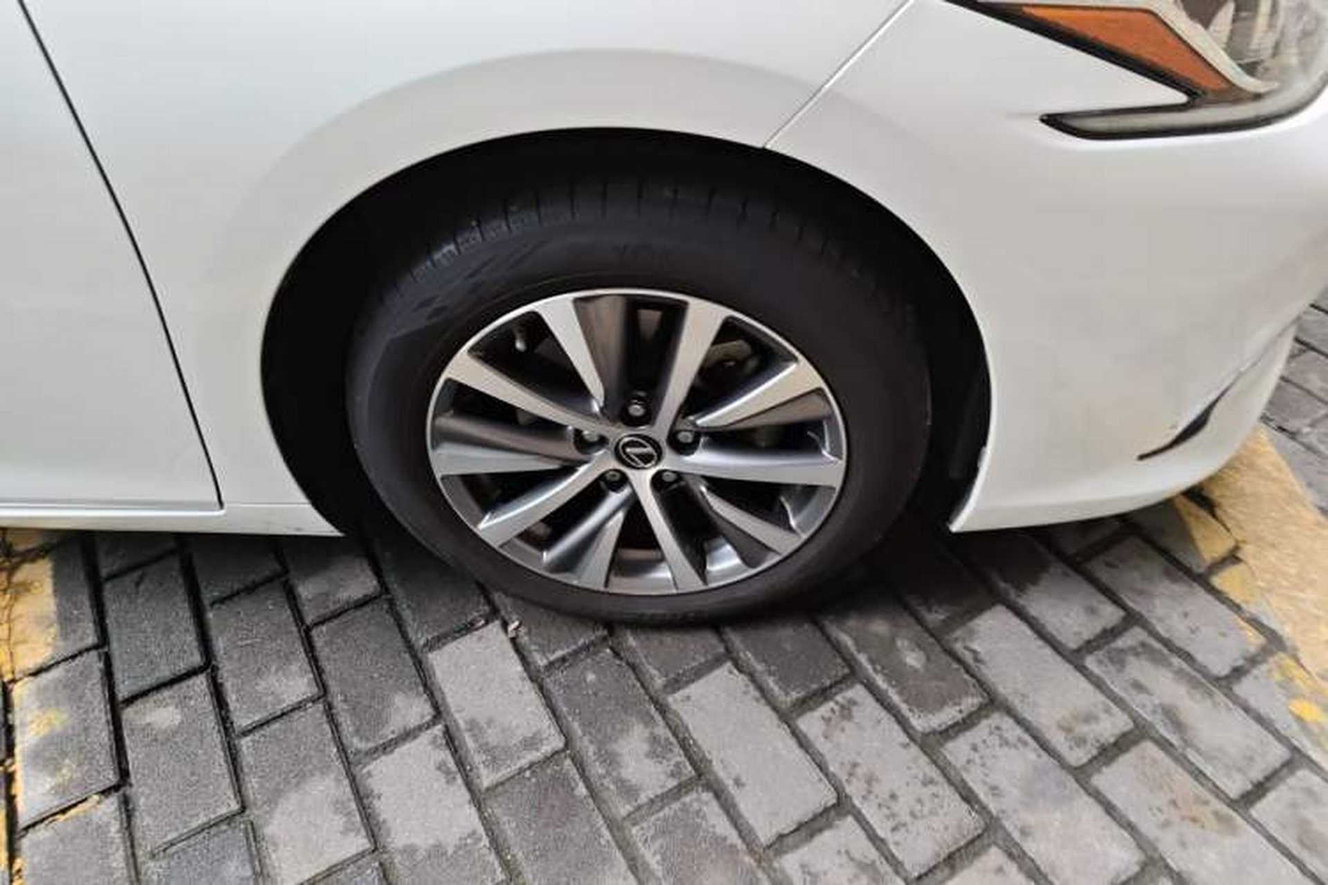 Used Lexus ES 2020 200 Excellence Edition Right Front Wheel Hub