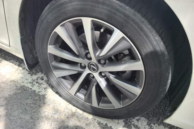 Used Lexus ES 2020 200 Excellence Edition Right Front Wheel Hub