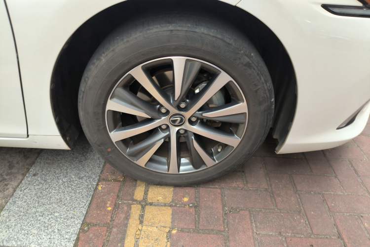 Used Lexus ES 2020 200 Excellence Edition Right Front Wheel Hub