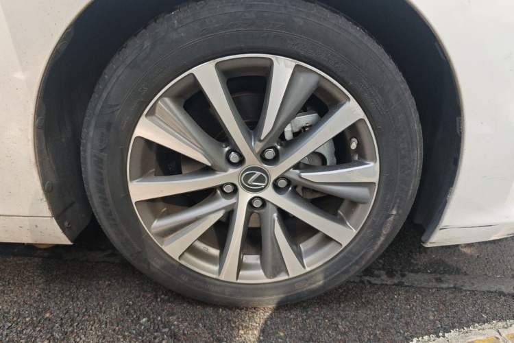 Used Lexus ES 2020 300h Premier Edition Right Front Wheel Hub