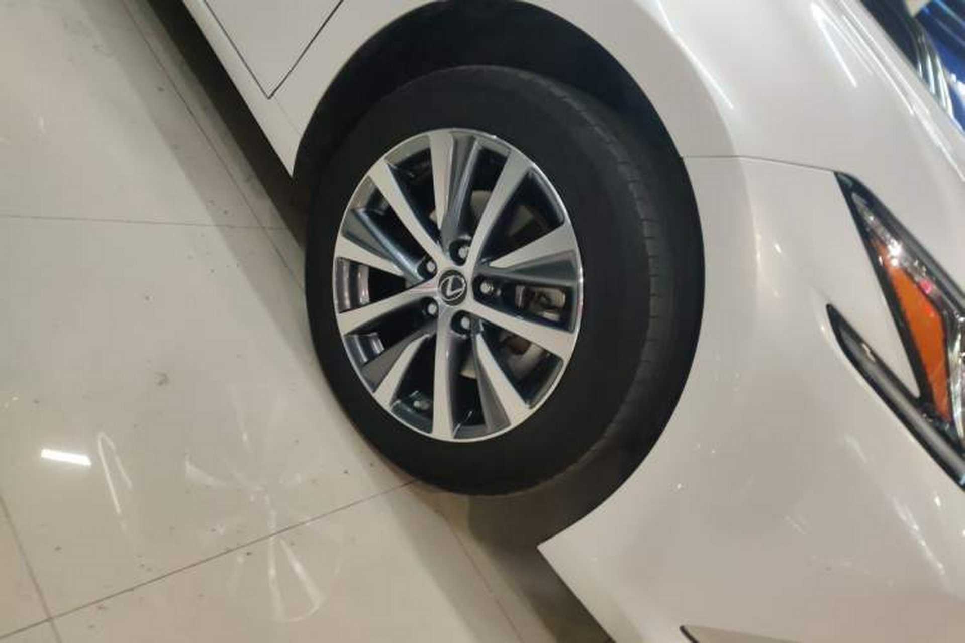 Used Lexus ES 2020 200 Excellence Edition Right Front Wheel Hub