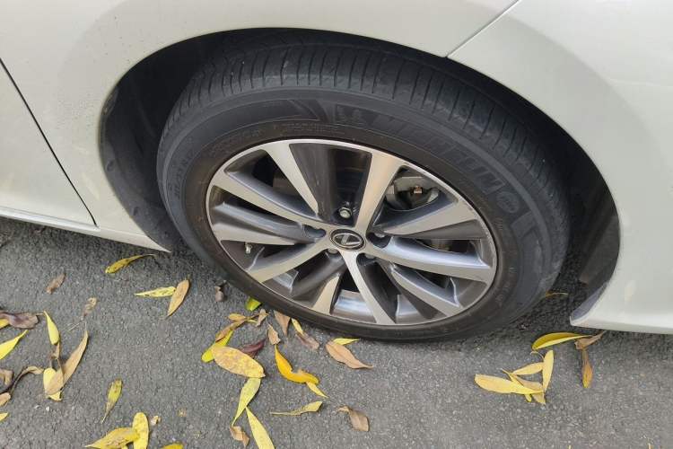Used Lexus ES 2020 300h Premier Edition Right Front Wheel Hub