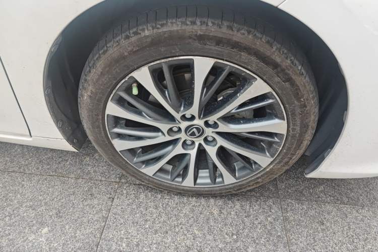 Used Lexus ES 2020 300h Deluxe Edition Right Front Wheel Hub