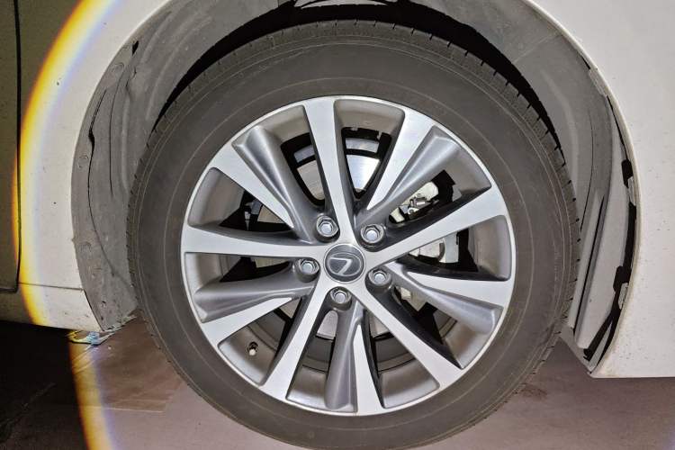 Used Lexus ES 2020 200 Luxury Edition Right Front Wheel Hub