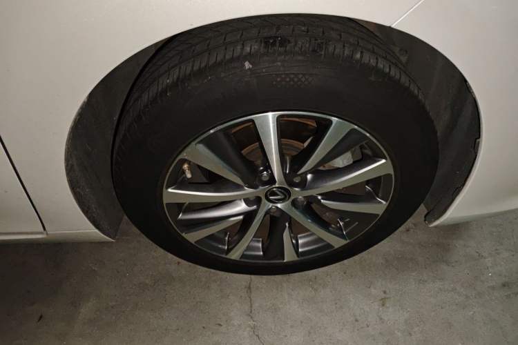Used Lexus ES 2020 200 Excellence Edition Right Front Wheel Hub