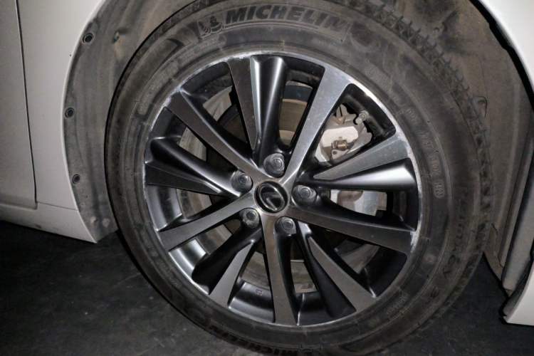 Used Lexus ES 2020 300h Premier Edition Right Front Wheel Hub
