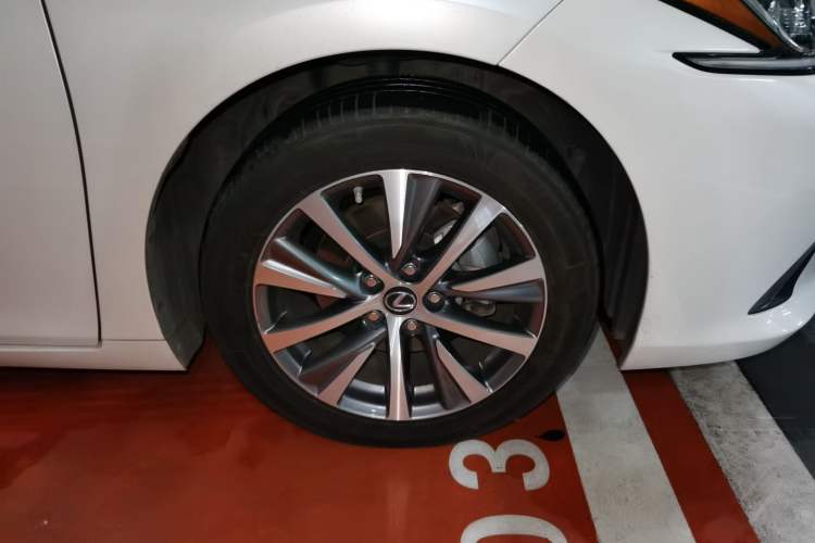 Used Lexus ES 2020 200 Excellence Edition Right Front Wheel Hub