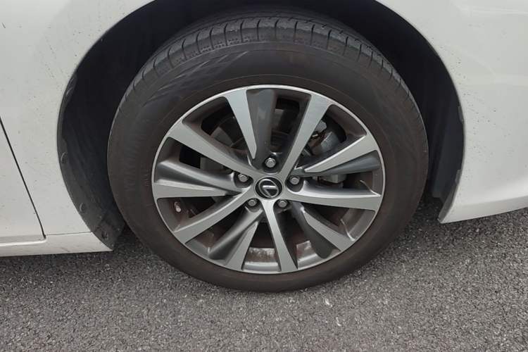 Used Lexus ES 2020 200 Excellence Edition Right Front Wheel Hub